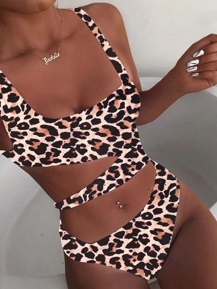 Bañador de una pieza para mujer, traje de baño Sexy con realce, ropa de playa, novedad de 2023