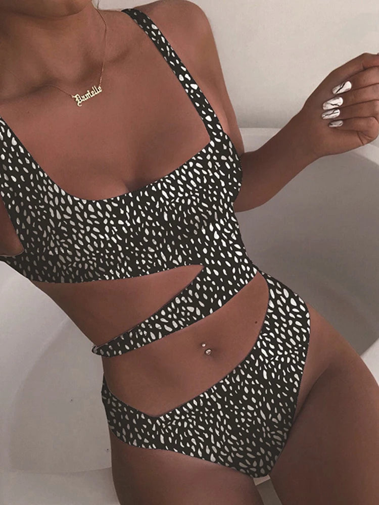 Bañador de una pieza para mujer, traje de baño Sexy con realce, ropa de playa, novedad de 2023